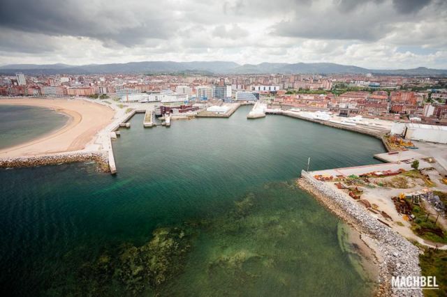 Bahía de Poniente en Gijón desde el aire Bahía de Poniente en Gijón desde el aire Paseo en globo por Gijón Asturias España 640x426 Paseo en globo por Gijón