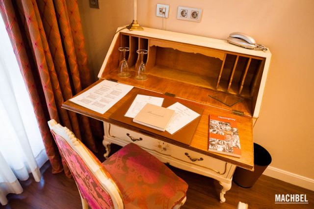 Escritorio de Ernest Hemingway Escritorio de Ernest Hemingway Gran Hotel la Perla 5 estrellas en Pamplona Navarra España 640x426 Ruta Ernest Hemingway en Pamplona y el Gran Hotel la Perla 5*