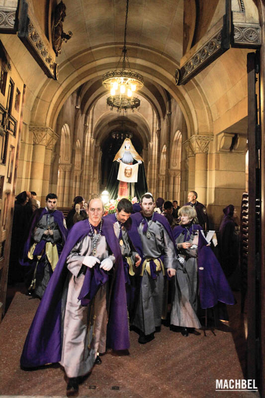 Procesiones en Gijón de "El encuentro Camino del Calvario" y "Vía Crucis del Santo Cristo de la Misericordia y de los Mártires"
