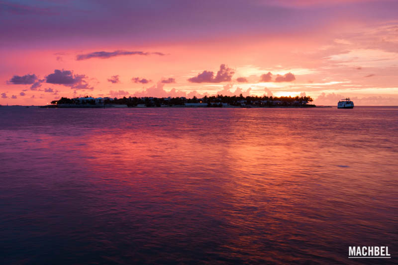 Atardecer rosado en Key West, Florida, Estados Unidos