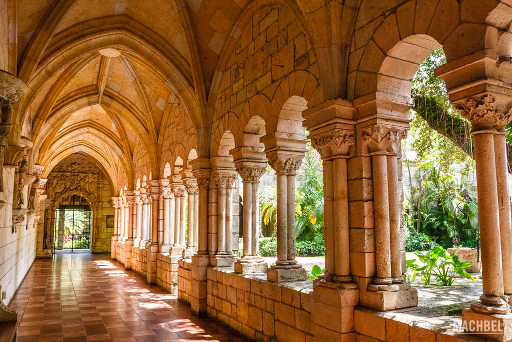 Claustro del monasterio español