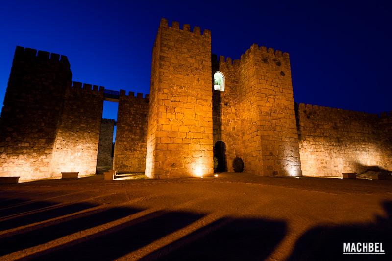 Castillo de Trujillo durante la hora azul. Truijillo, Extremadura