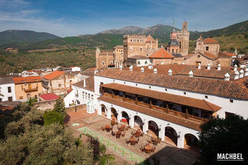 Visita al pueblo de Guadalupe, Extremadura. Conjunto histórico artístico. España