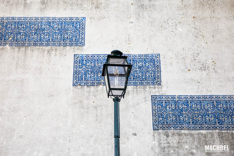 Azulejos y paredes en Lisboa, Portugal- by machbel