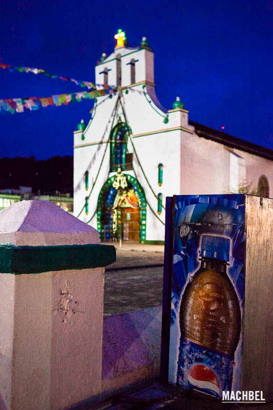 Templo religioso en San Juan Chamula, Chiapas, México - by machbel