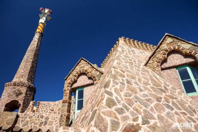 Visita a la torre Bellesguard o Casa Figueres, Gaudí en Barcelona, Cataluña, España - by machbel