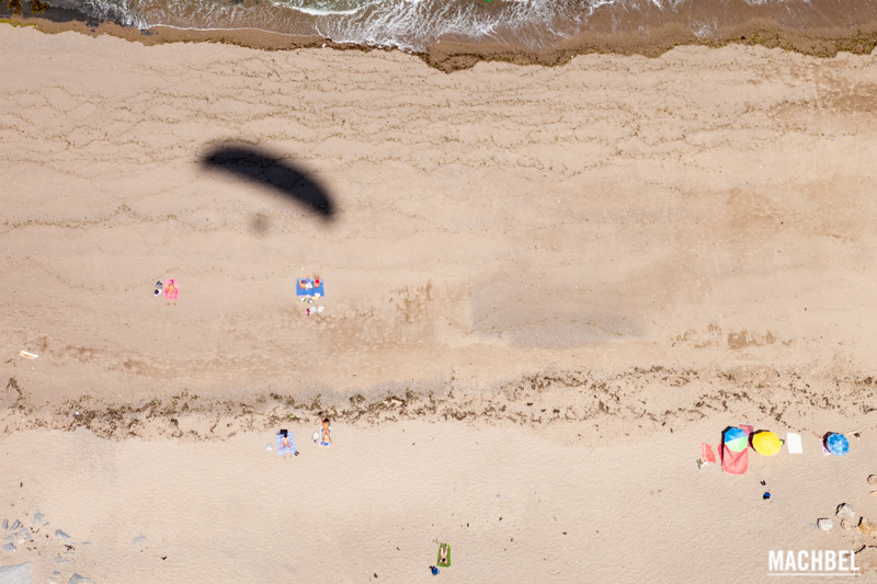 Volando en parapente sobre la costa de Gijón Asturias by machbel