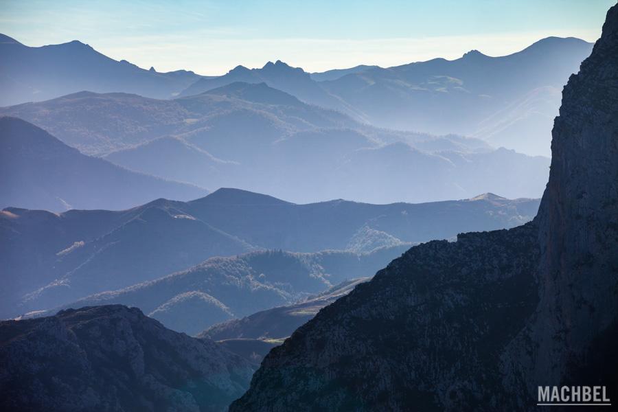 Montañas de cantabria con vistas a la naturaleza