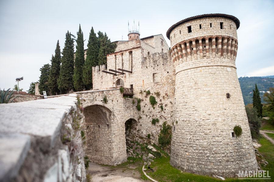 Torre y murallas del castillo de la ciudad