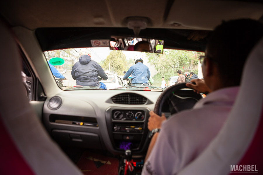 Taxi por las calles de Katmandú