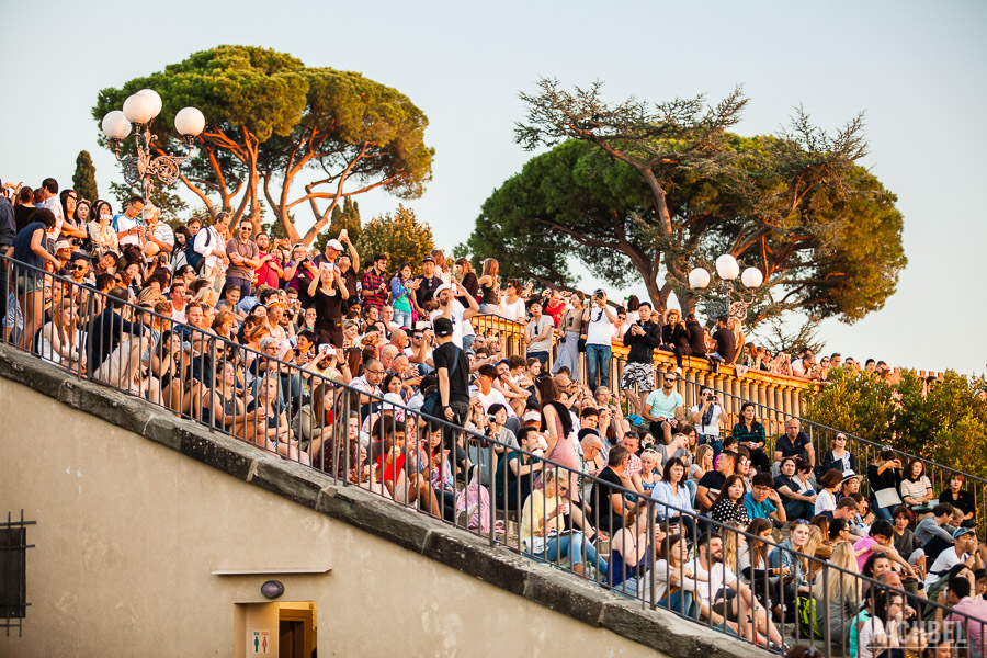 Turismo de masas en un mirador de Florencia