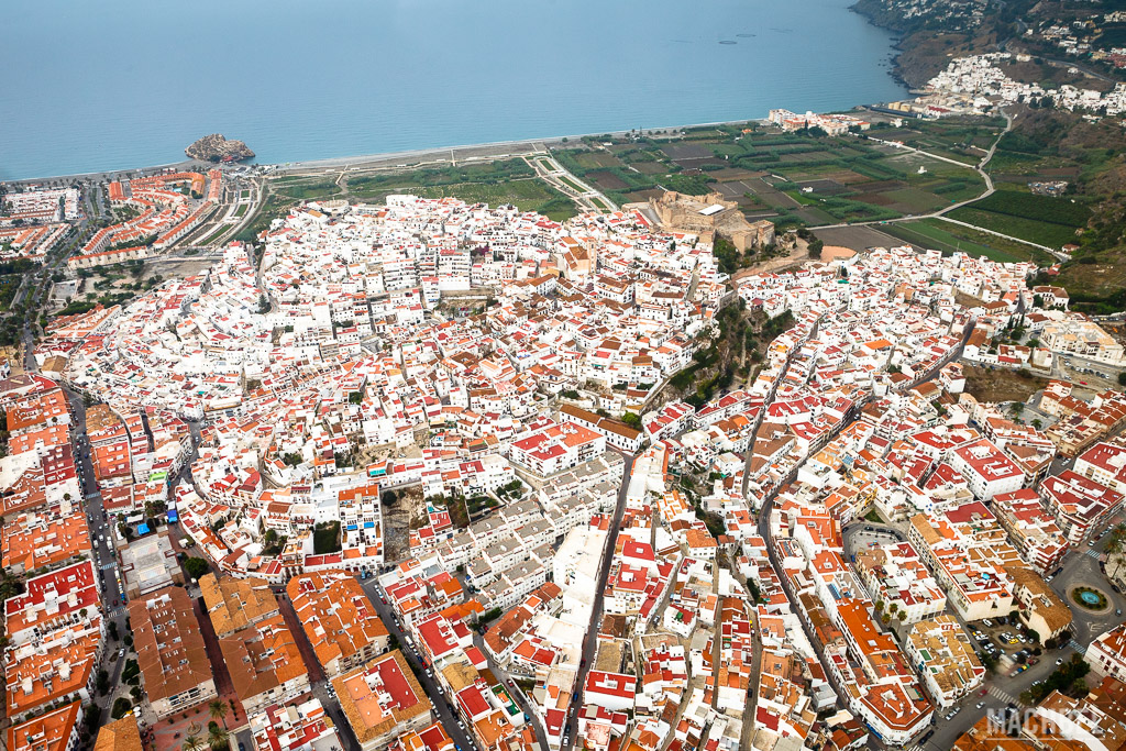 Vista aérea de Salobreña y el castillo