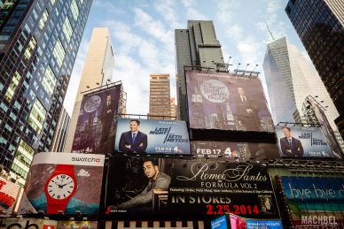 Carteles de espectáculos y publicidad en Times Square