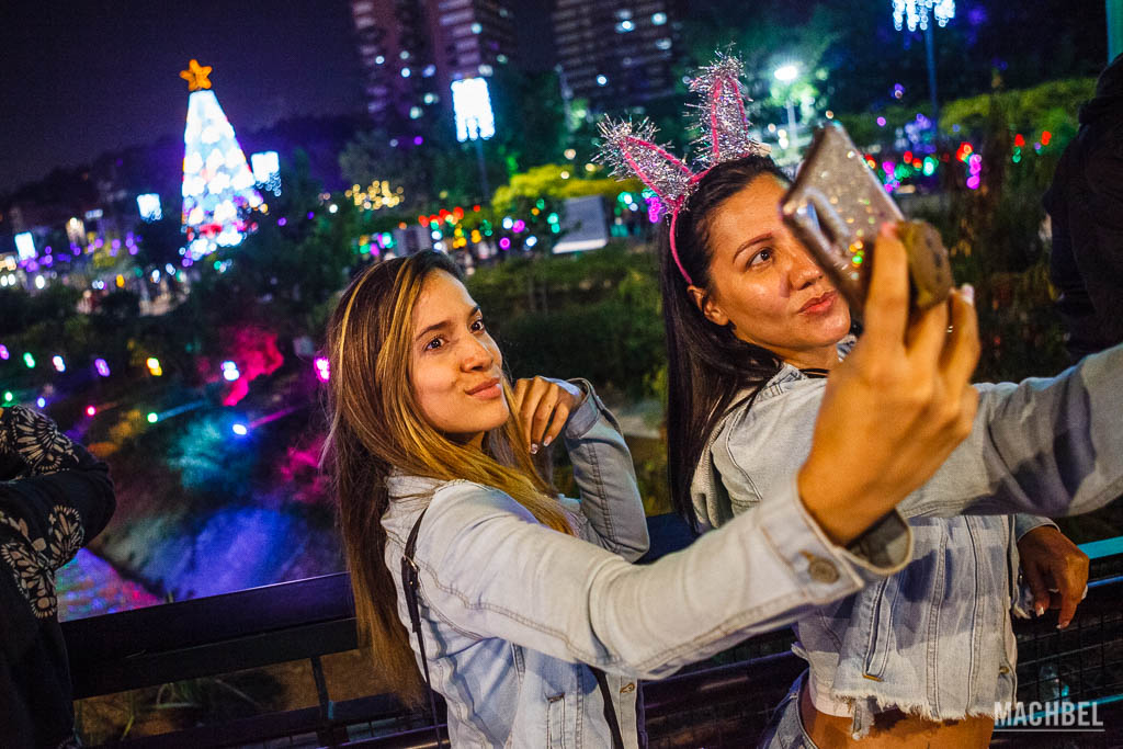 Selfie con el alumbrado de Medellín