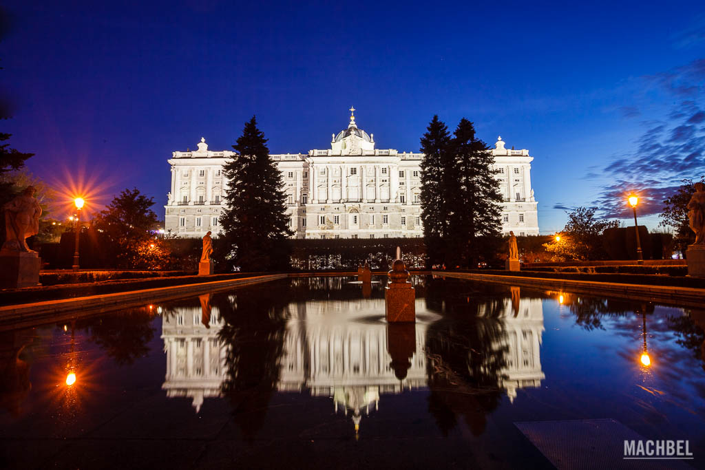 Jardines de Sabatini y Palacio Real al atardecer