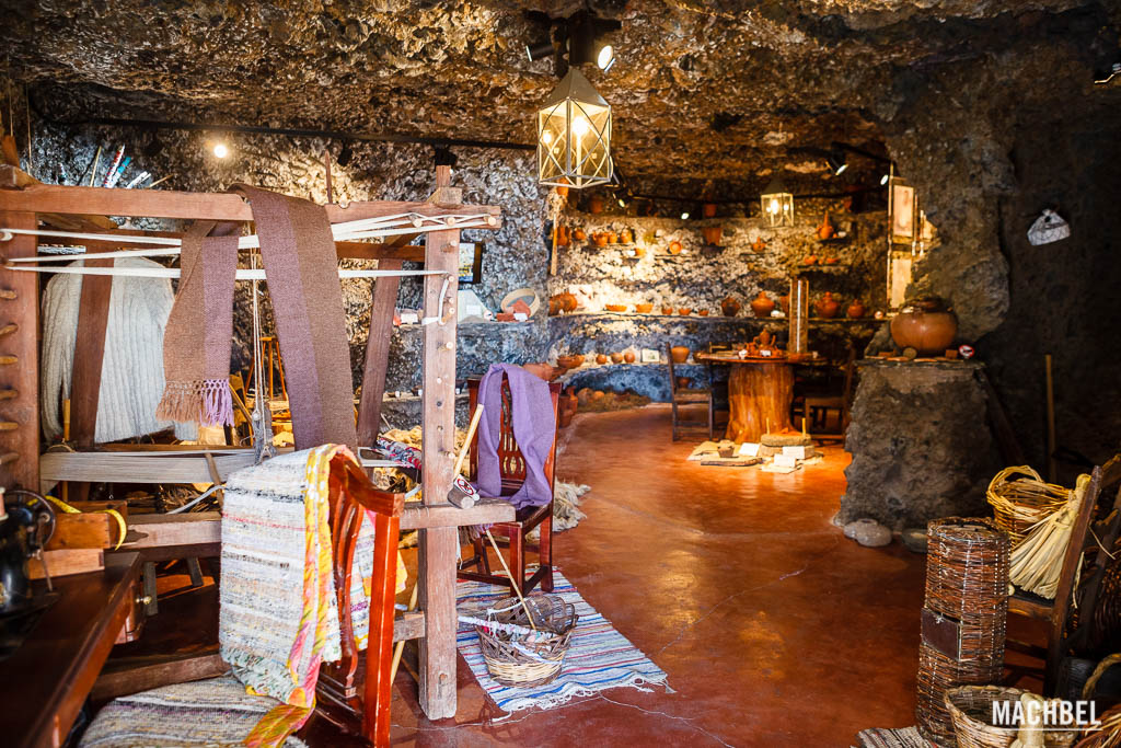 Interior de una casa cueva del museo de Artenara