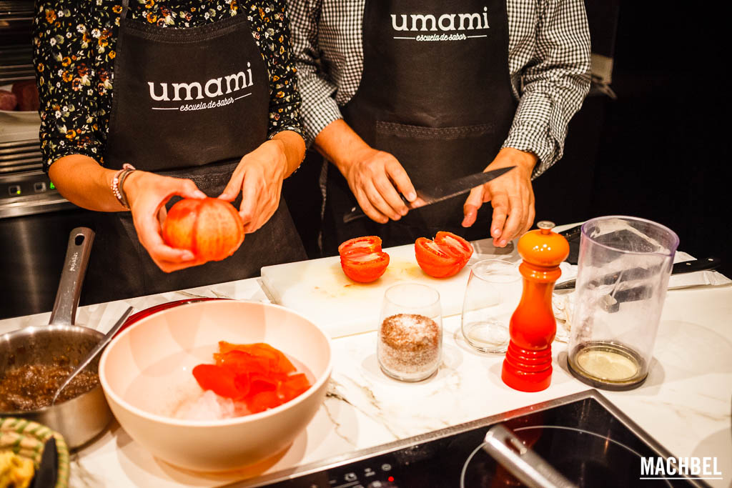 Cocinando en Umami escuela de sabor una experiencia única en Gijón