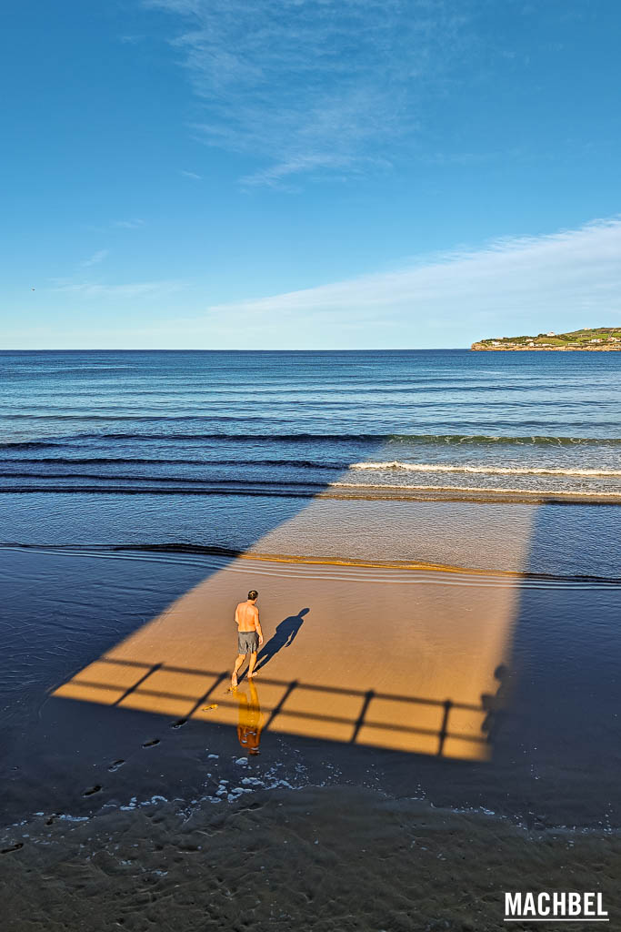 Entrando en el mar. Gijón. 2025