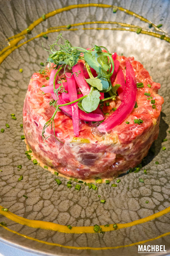 Tartar en el restaurante Trastámara