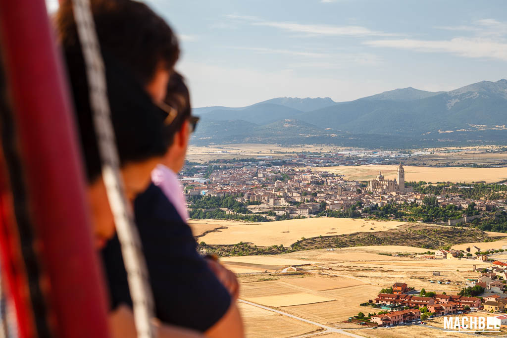 Mirando a Segovia desde un globo aerostático